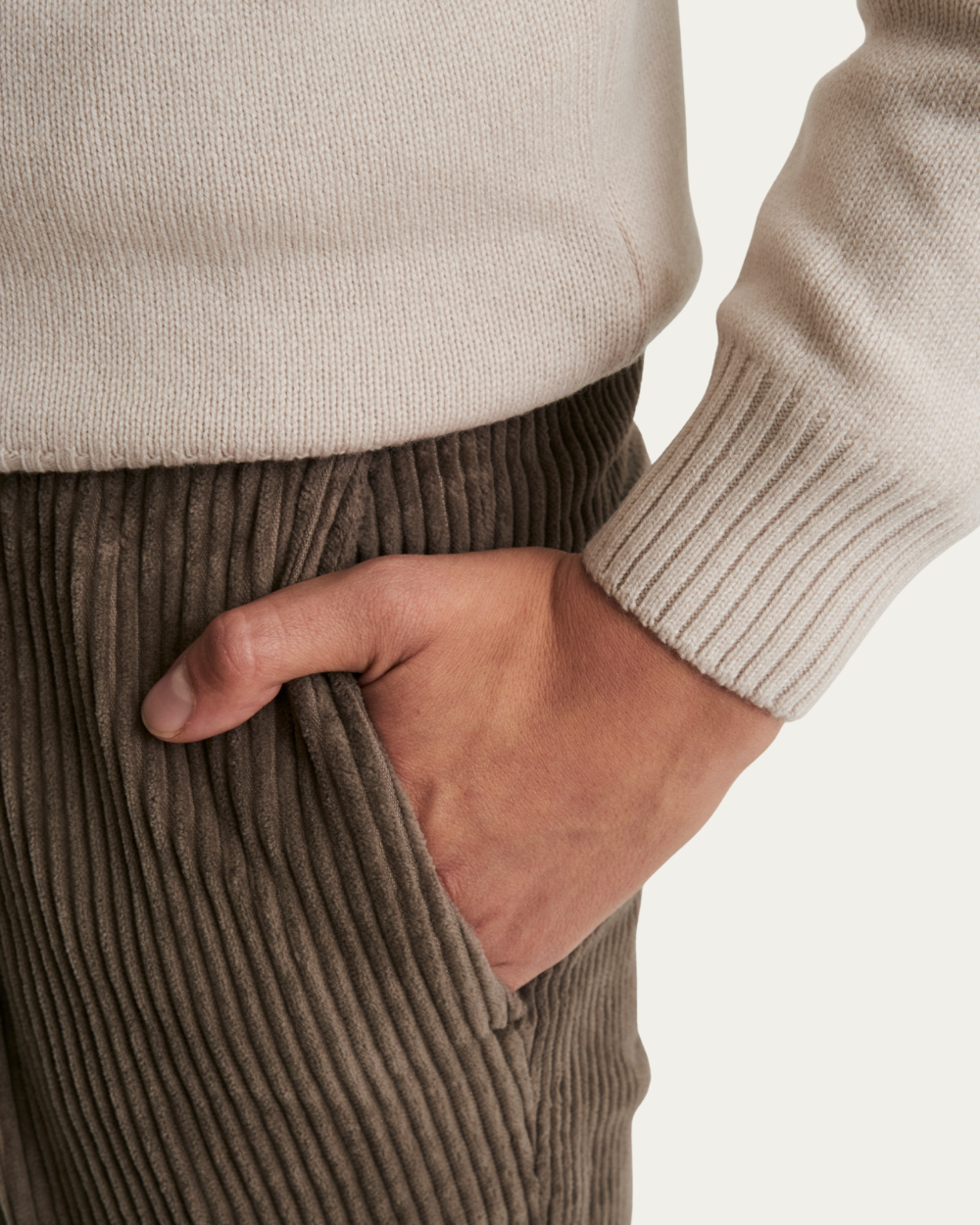 Spodnie sztruksowe w kolorze taupe | Devore