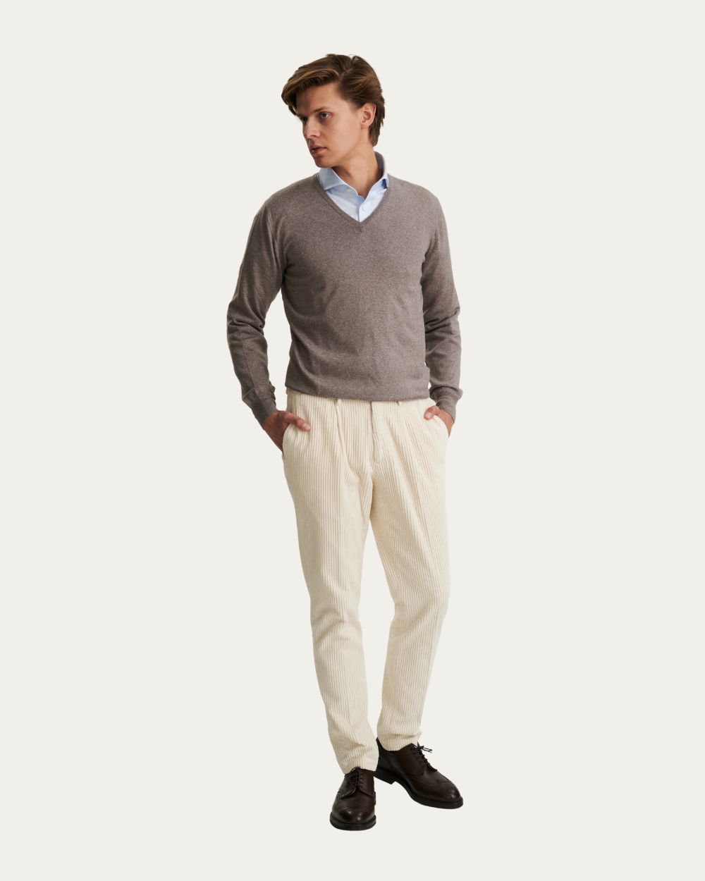 Spodnie sztruksowe w kolorze beżowym. | Devore