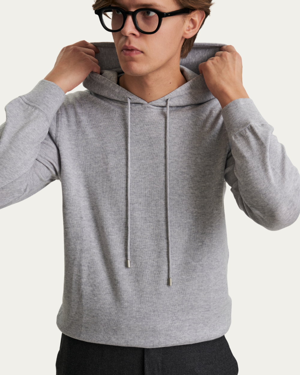 Szara bluza z kapturem z dziewiczej wełny | BERG'S
