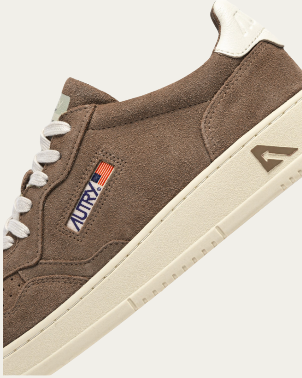 Niskie trampki Medalist w kolorze cygara i białego zamszu | Autry