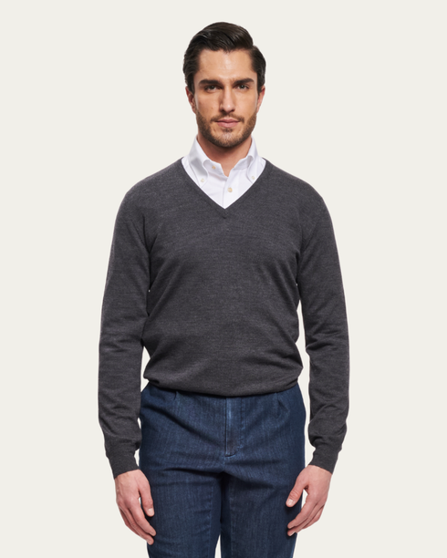 Szary sweter z dekoltem w serek z dziewiczej wełny | BERG’S