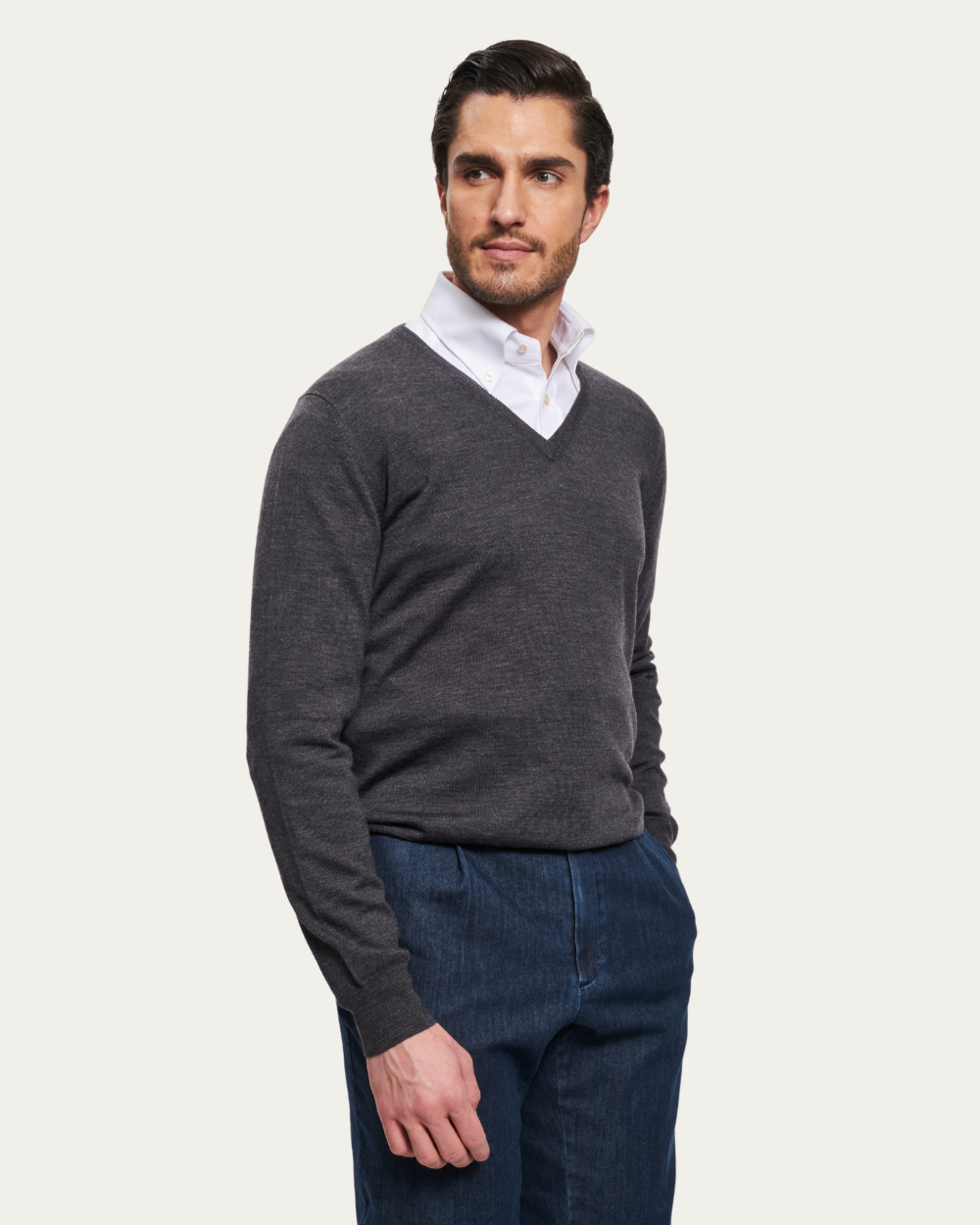 Szary sweter z dekoltem w serek z dziewiczej wełny | BERG’S