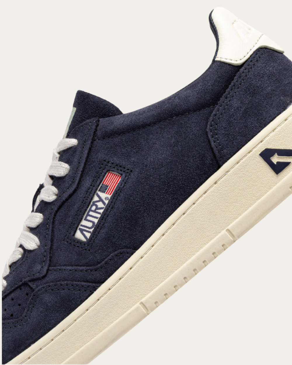 Niskie trampki Medalist w kolorze kosmicznym i białym zamszu | Autry