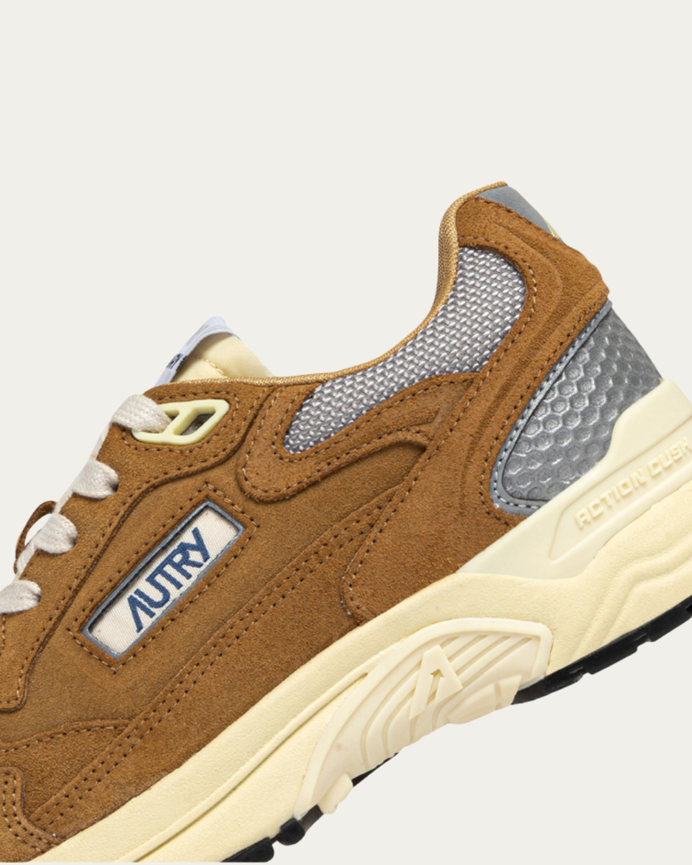 Buty sportowe Hyperway z siateczki w kolorze miedzi i srebra oraz zamszu | Autry